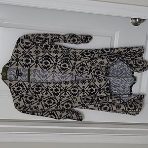 About a Girl Los Angeles XS black and tan southwestern print layering top